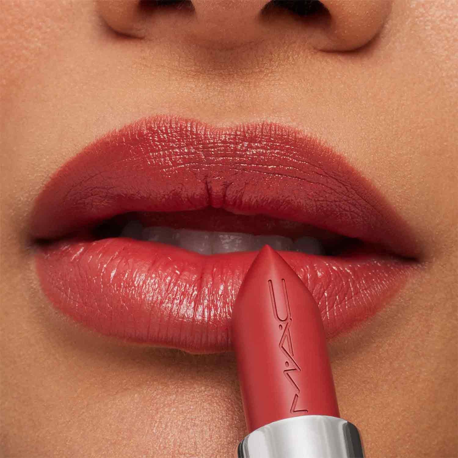 MACXIMAL SLEEK SATIN (LABIAL SATINADO)